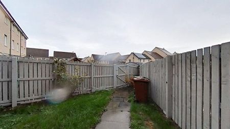 2 bedroom semi-detached house to rent - Photo 2