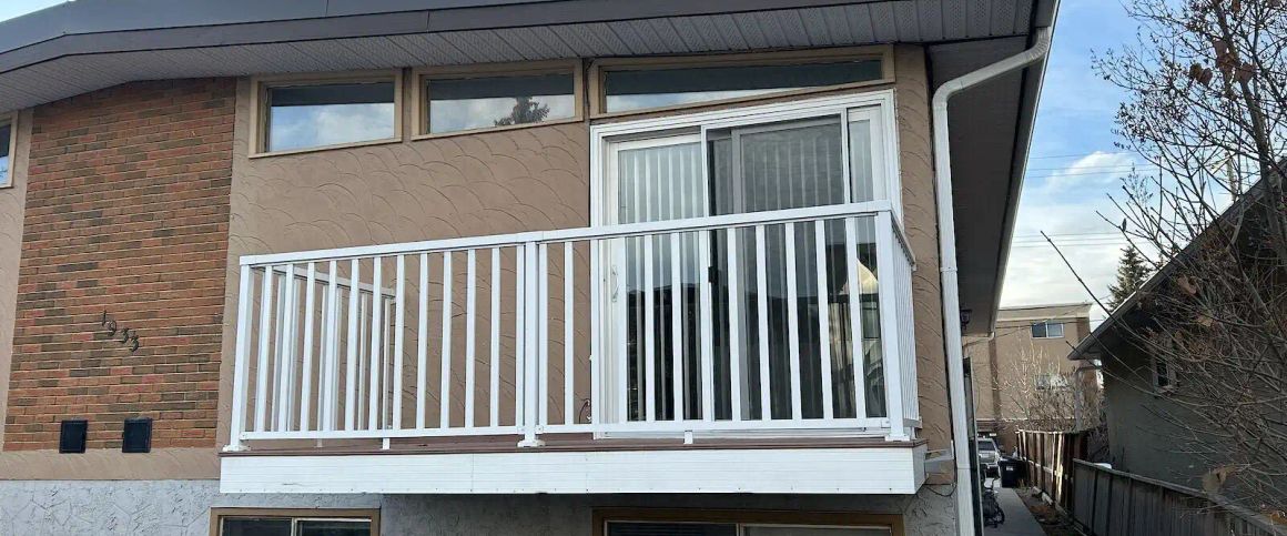 KILLARNEY- INNER CITY 3 BEDROOM 1.5 BATH TOWNHOUSE — 3 Bedrooms Townhouse - Photo 1