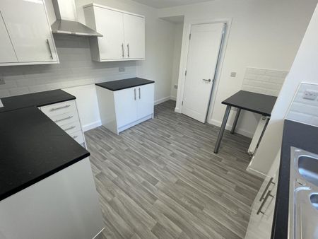 2 bedroom flat to let - Photo 4