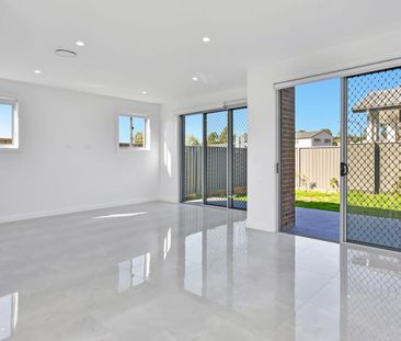 Brand new townhouse perfect for family living - Photo 3