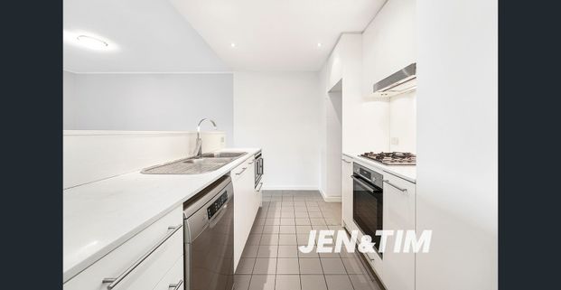 Stunning Spacious Two Bedroom minutes away from Rhodes Waterside & Rhodes Central - Photo 1