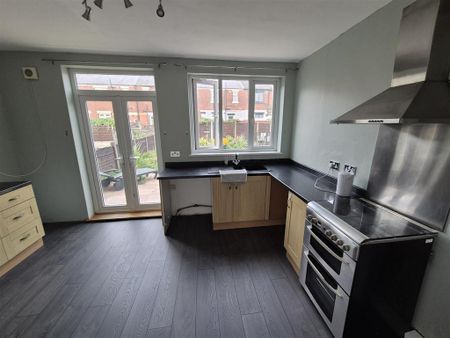 2 bedroom semi-detached house to rent - Photo 4