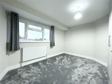 4 bedroom apartment to rent - Photo 2