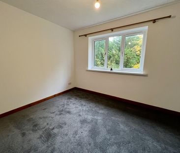 2 bedroom end of terrace house to rent - Photo 3