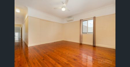 Flexible 4+ Bedroom Home in Kelvin Grove – Garden Maintenance included in the rent! - Photo 5