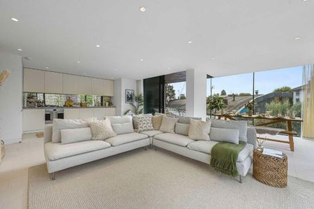 3 bedroom flat to rent - Photo 2