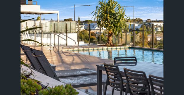 Luxury Beachside High- Level 3-Bedroom Apartment with Ocean Views - Photo 1