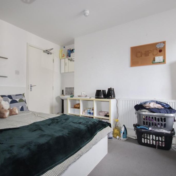 1 bedroom in a house share to rent - Photo 1