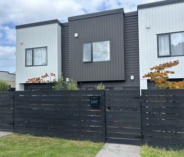 2/47 Awaroa Road, Sunnyvale - Photo 2