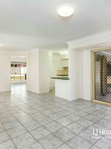 QUALITY 4 BEDROOM FAMILY HOME | SIDE ACCESS | QUIET CUL-DE-SAC! - Photo 2
