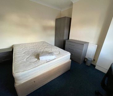 Kinson Road, Bournemouth, BH10 - Photo 4