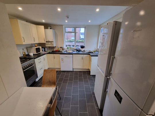 6 Bed Student Accommodation - Photo 1