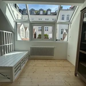 Helle Loft-Maisonette, absolute Ruhe-Oase, Innenstadtnähe im 9. Bezirk bei Votivkirche, Altes AKH und Universität - Foto 1