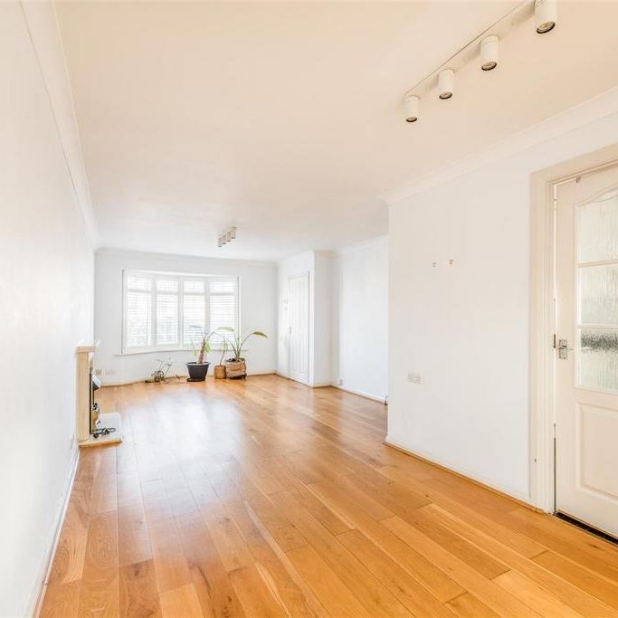 2 bedroom end of terrace house to rent - Photo 1