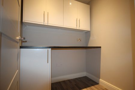 Outwood Road, Cheadle, SK8 3JL - Photo 3