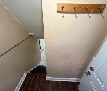 For Lease - 86 Lesmount Avenue Unit# Lower Unit 2, Toronto, Ontario - Photo 4