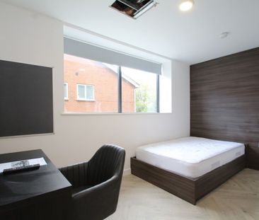 4 bed Apartment for Rent - Photo 5