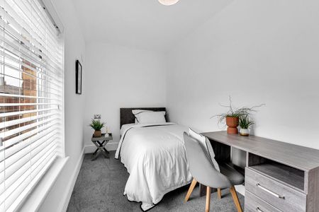 4 bedroom terraced house to rent - Photo 2