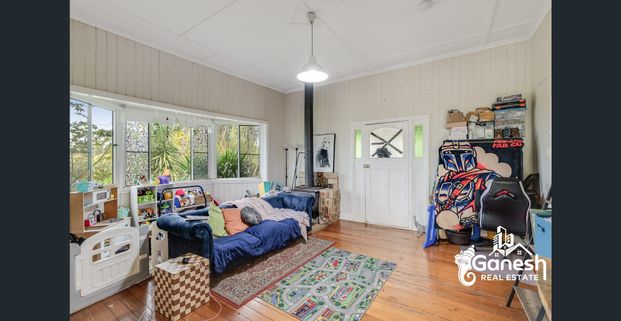 Huge block of rental property with hidden charm for the whole family to enjoy! - Photo 1