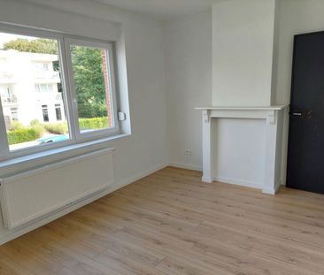 Ruime gezinswoning met 3 slaapkamers en aangename tuin - Photo 1