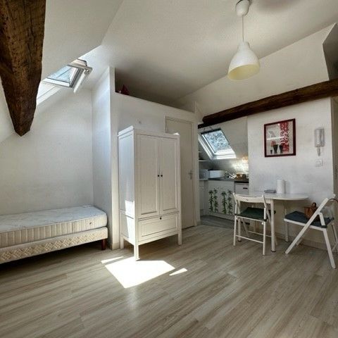 Location Appartement 1 pièce Meublé 15m² BLOIS 41000 - Photo 1