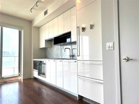 For Lease - 117 Mcmahon Drive Unit# Sph07, Toronto, Ontario - Photo 5