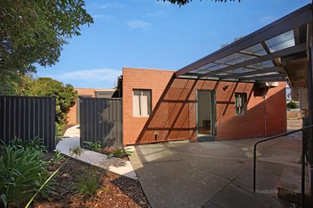 “TWO ROOM AVAILABLE WITH SPLIT SYSTEMS” - Photo 5