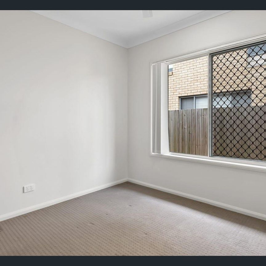 Modern Family Home in Quiet Neighbourhood - Photo 1