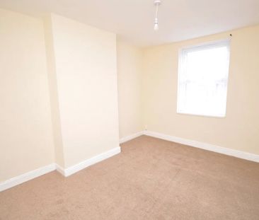 2 Bed Terraced House, Recreation Terrace, LS11 - Photo 2