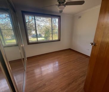 2 Bedroom Home - Great Location! - Photo 4