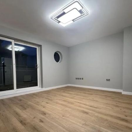 4 bedroom semi-detached house to rent - Photo 3