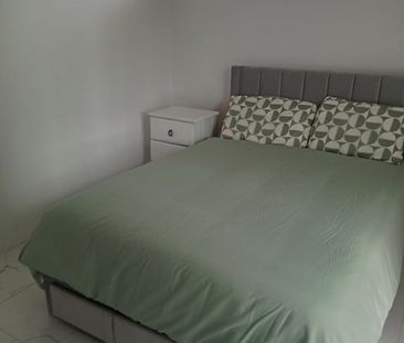 Beautiful Spacious Home Between Broadbeach and Surfers - Photo 4