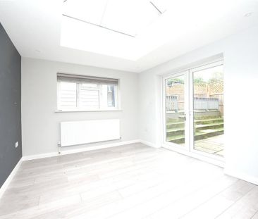 5 bedroom detached house to rent - Photo 3