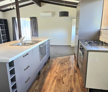 Lovely Home in Oxford Terrace - Photo 2