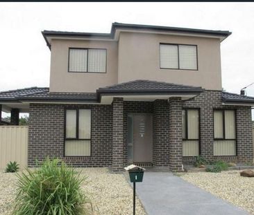 Modern Townhouse - Photo 2