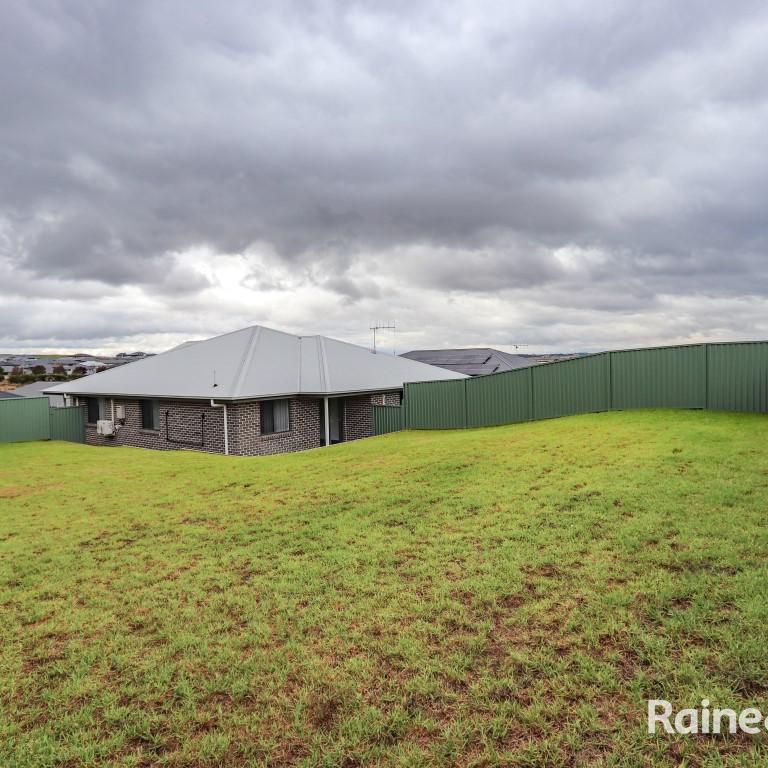 Two Bedroom Unit- Available -20.11.2025 - Photo 1