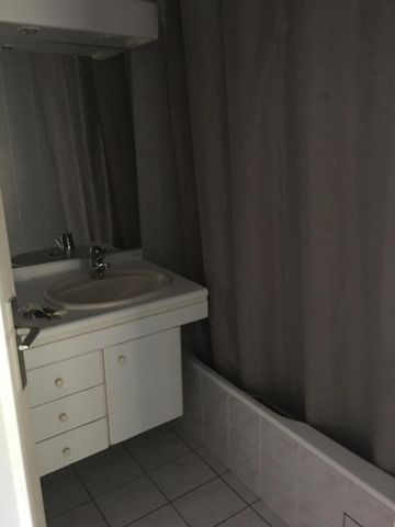 Location Appartement 2 pièces 56m² THONON LES BAINS 74200 - Photo 5