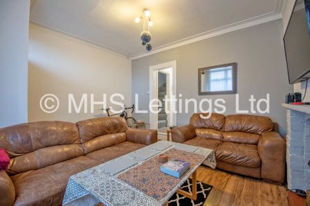 4 Bedroom Mid Terraced House for rent in Clarkson View - Photo 2