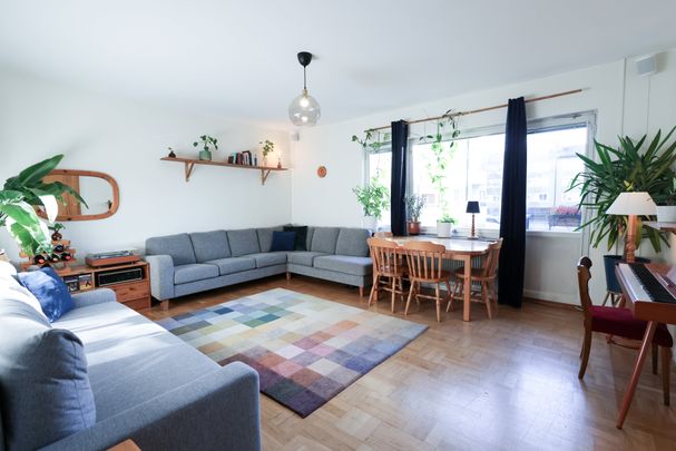 Skälderviksplan, Årsta - Photo 1