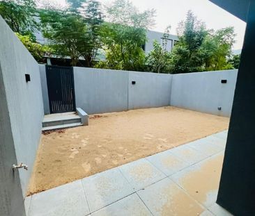 Luxury 4 Br Townhouse - Photo 2