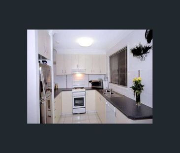 Spacious & Modern Townhouse Opposite Glennie School - Photo 2