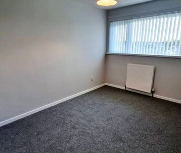 Partly Furnished 3 Bedroom Terrace - Photo 2