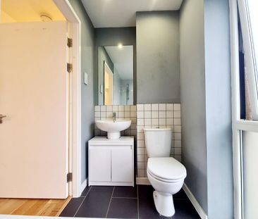 2 bedroom flat to rent - Photo 2