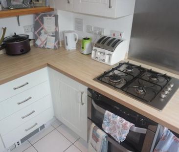 2 bedroom semi-detached house to rent - Photo 4