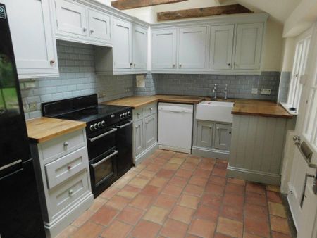 3 bedroom semi-detached house to rent - Photo 3