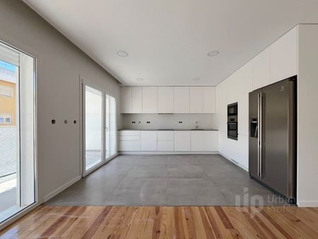 Apartamento T3+1 em Lisboa - Photo 2