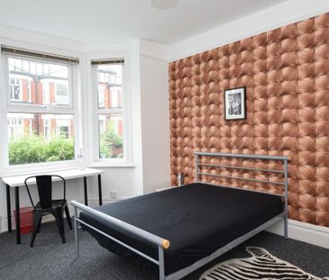 6 bedroom terraced house to rent - Photo 3