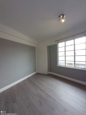 3 Bed Flat, Selwyn Court, SE3 - Photo 5