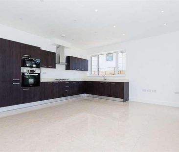 Grand Approach, Bathurst Walk, Richings, SL0 - Photo 5