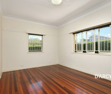 51 LESLIE ST - Photo 2